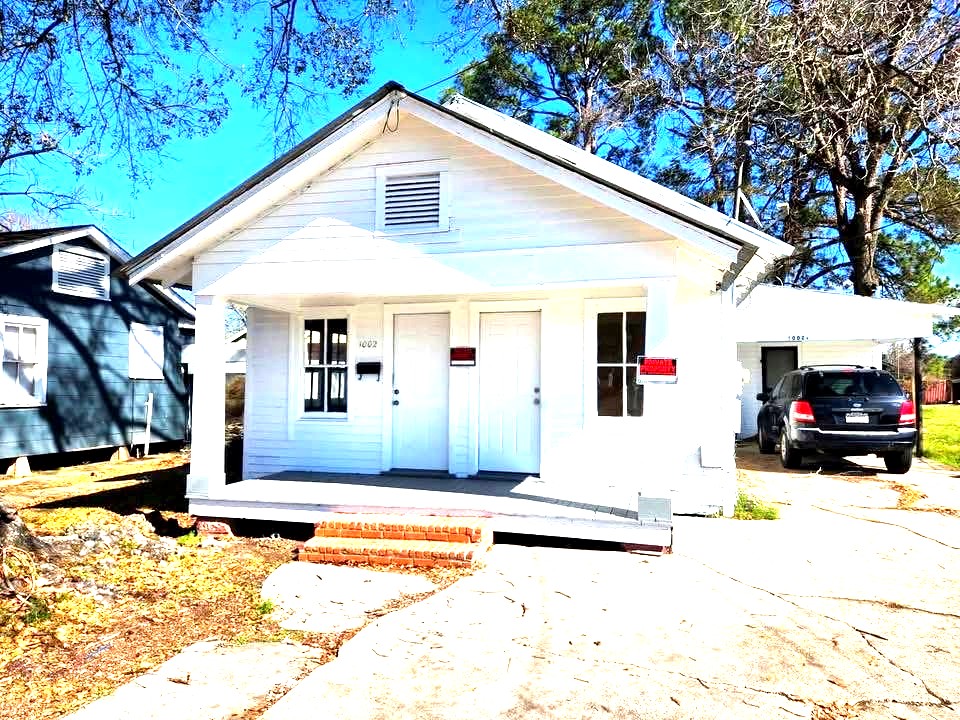 1002 La Ave.